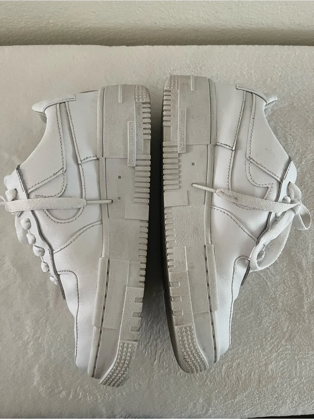Nike White Leather Girls Low Profile Sneakers 5